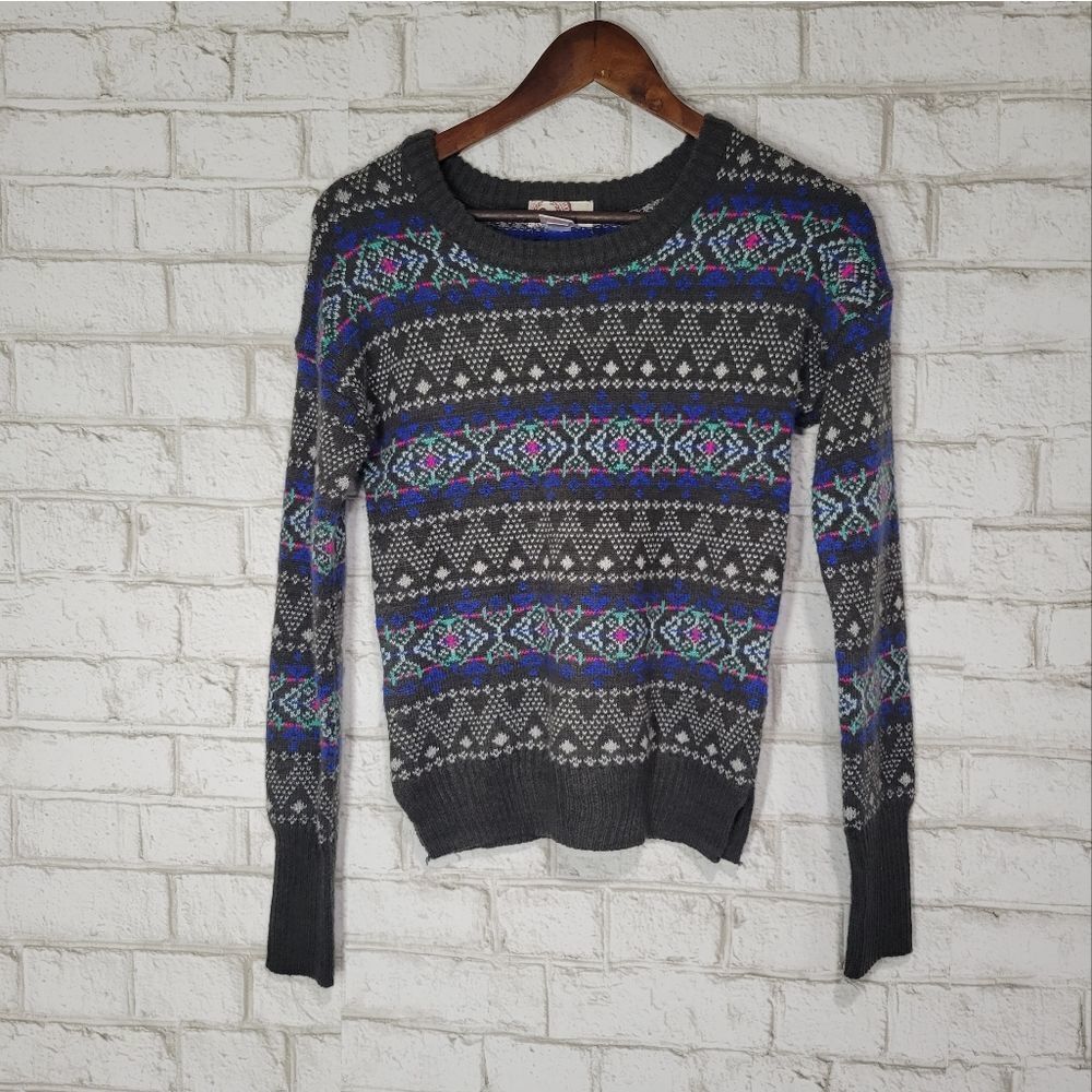 SO gray printed sweater